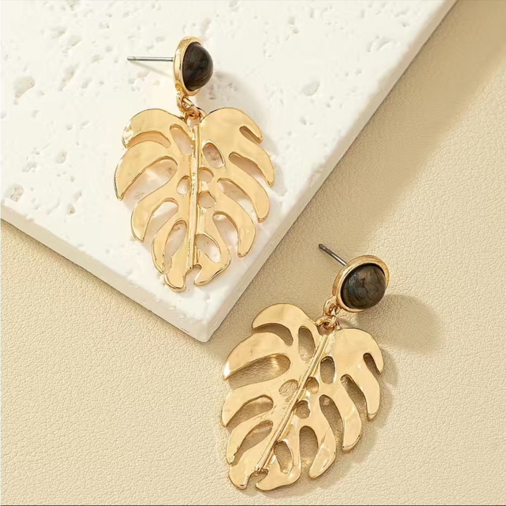 🪫1 left! NWT 14K Gold plated retro bohemian leaf earrings new with tags
